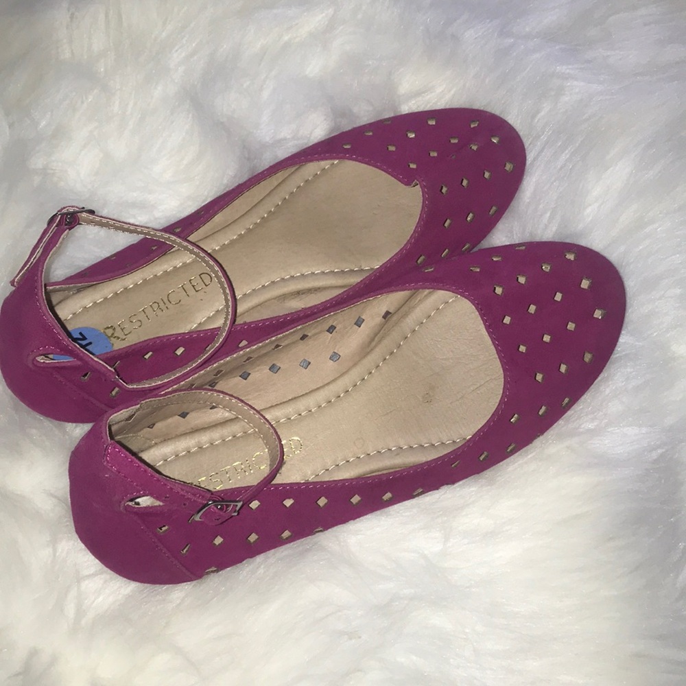 Adorable fuchsia flats